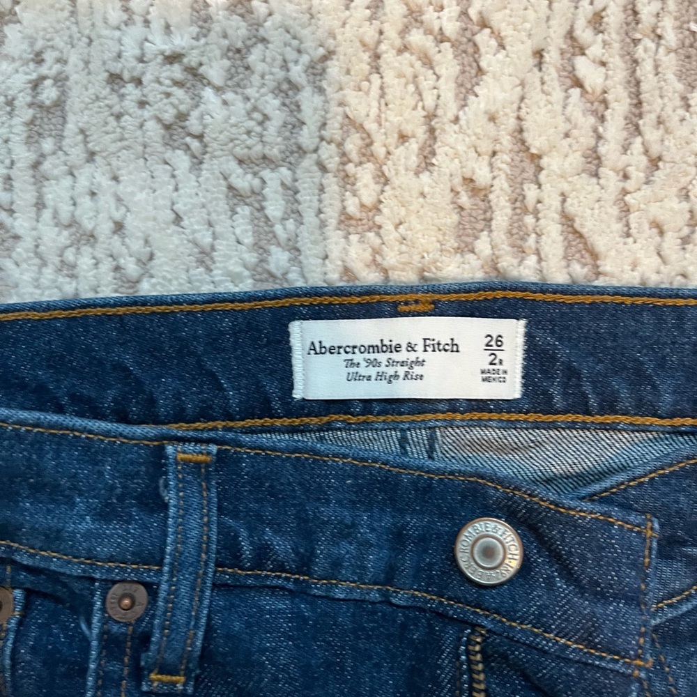Abercrombie and Fitch Ultra High Rise Straight Jean Size 26